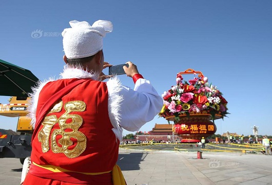 慶十一迎國慶，大型鋼結(jié)構(gòu)花籃亮相天安門廣場